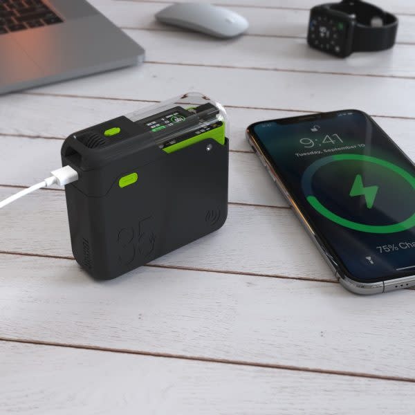 Goui Titan with Apple Finde My Super Fast 35W PD Power Bank 10,000mAh