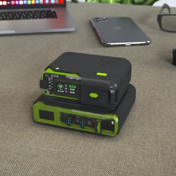 Goui Titan with Apple Finde My Super Fast 35W PD Power Bank 10,000mAh