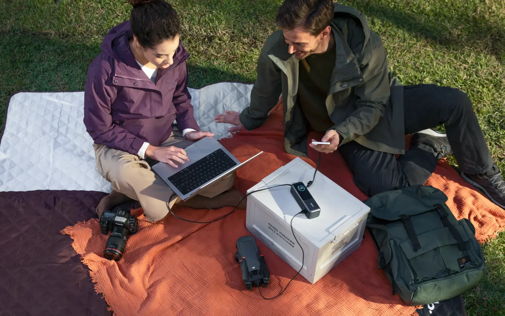 Anker Laptop Power Bank 25K,165W, Built-In Retractable 2x-USB-C Cables 2x-Extra-Port 25"000mAh - Black