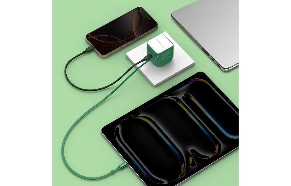 Momax 1-Charge Plus 1 Port GaN Charger 35W with Retractable USB-C Cable - Black