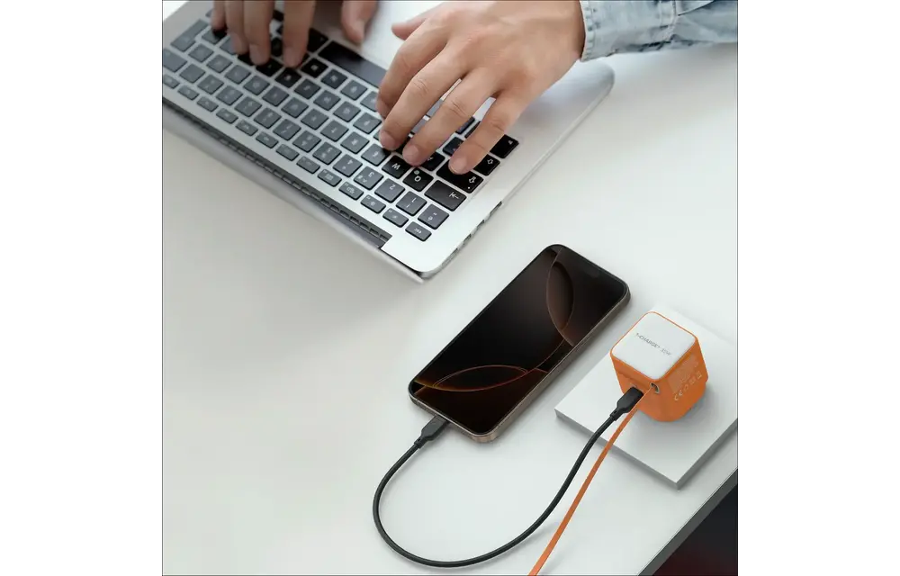 Momax 1-Charge Plus 1 Port GaN Charger 35W with Retractable USB-C Cable - Black