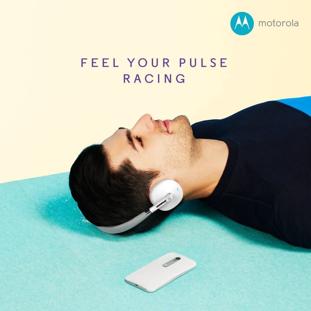 MOTOROLA MOTO PULSE WIRELESS ON-EAR HEADPHONES - WHITE