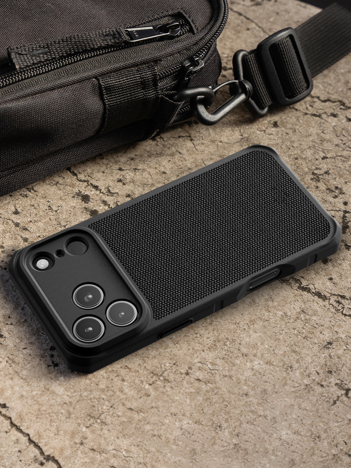 ITSKINS Hybrid R Nylon With MagSafe Case for Apple iPhone 17 Pro - Black