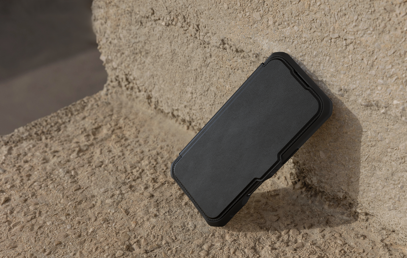 ITSKINS Hybrid R Leather Folio With MagSafe Case for Apple iPhone 17 - Black