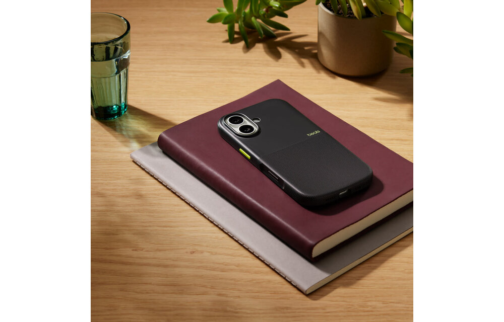 Apple Beats iPhone 17 Rugged Case with MagSafe & Camera Control – Everest Black