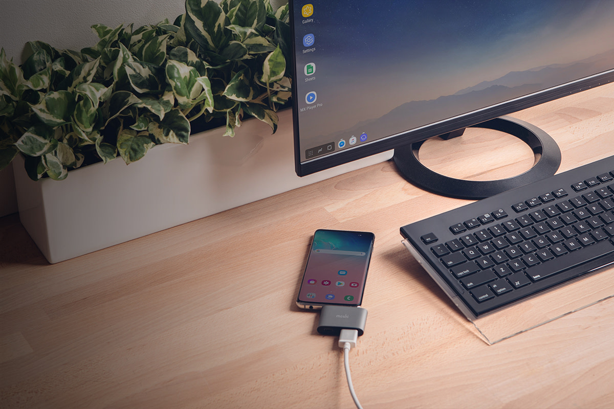 Moshi USB-C to HDMI Adapter with Charging - Titanium Gray