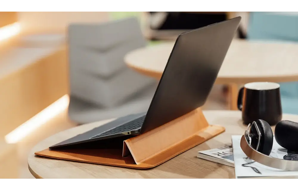 Moshi Muse 3-in-1 Slim Laptop Sleeve 13" - Caramel Brown