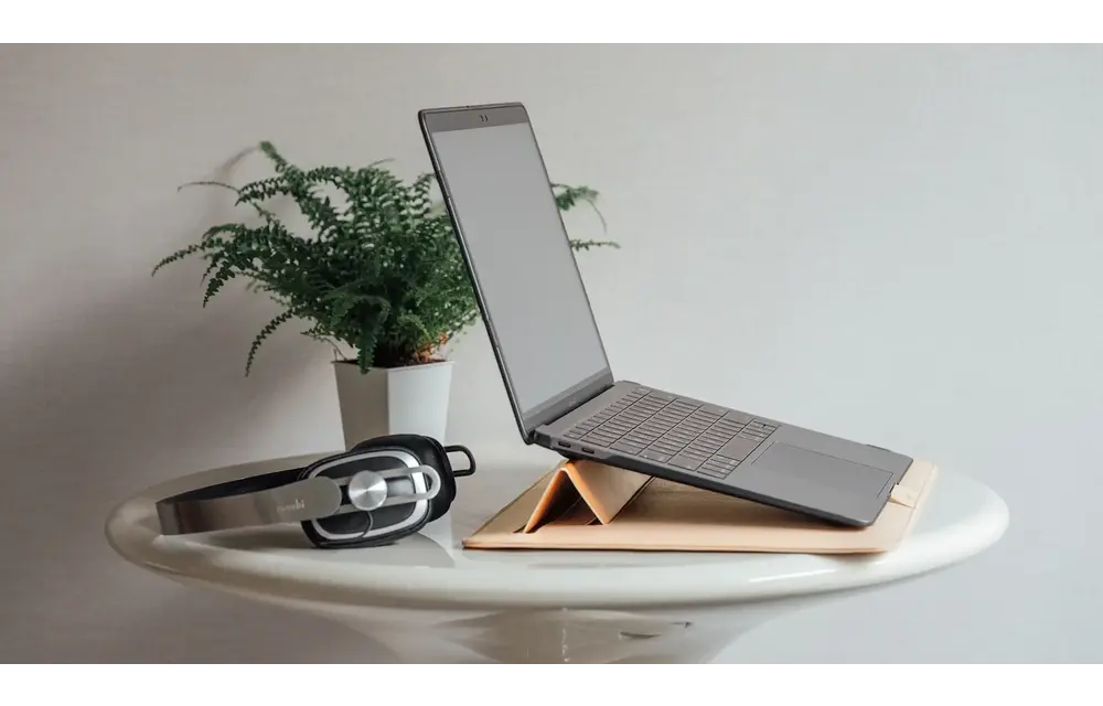 Moshi Muse 3-in-1 Slim Laptop Sleeve 13" - Caramel Brown