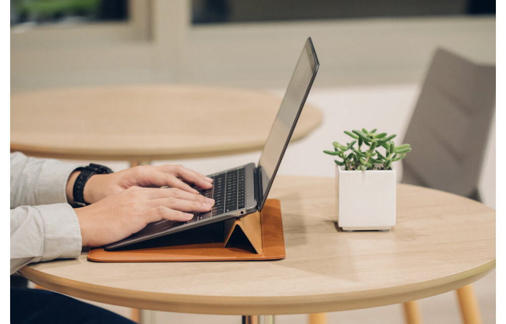 Moshi Muse 3-in-1 Slim Laptop Sleeve 13" - Caramel Brown