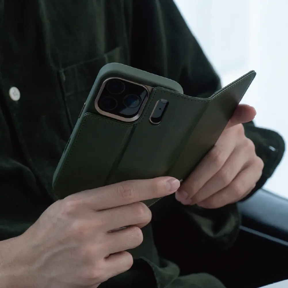 Moshi Overture Case with Detachable Magnetic Wallet for Apple iPhone 17 Pro - Moss Green