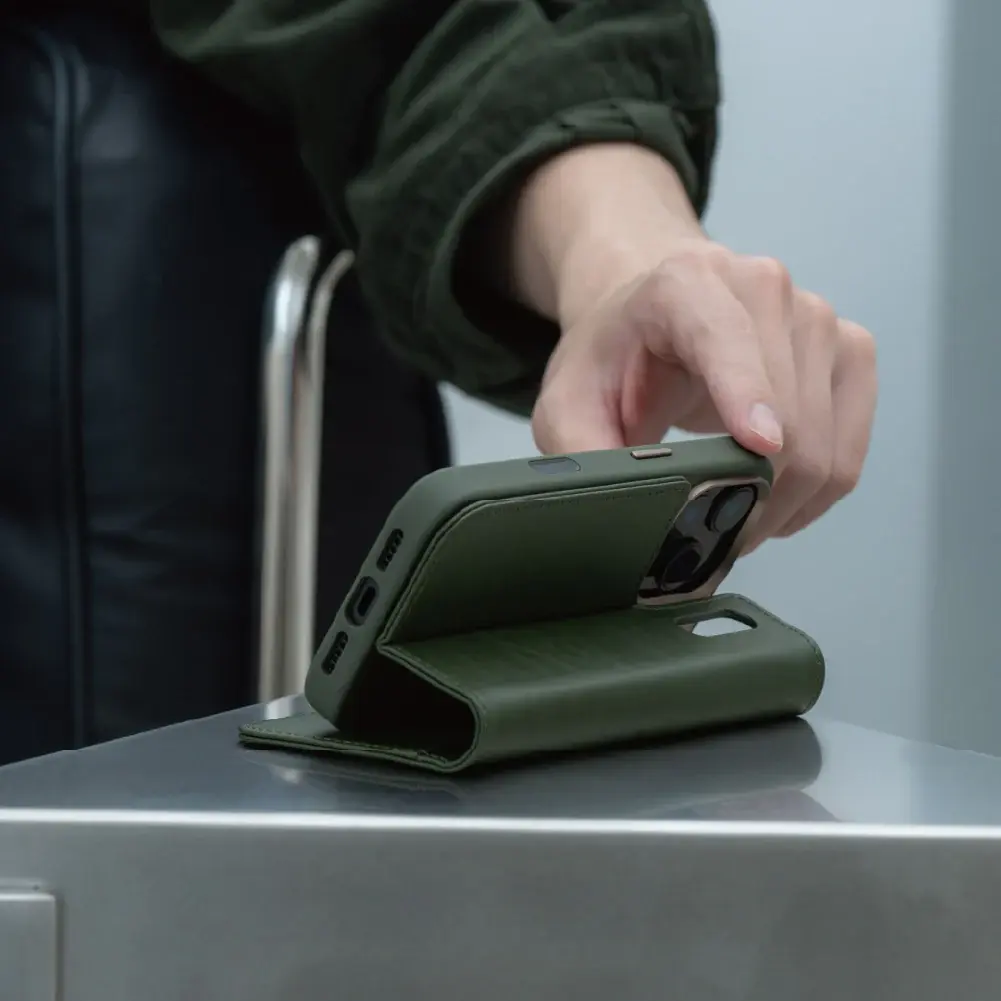 Moshi Overture Case with Detachable Magnetic Wallet for Apple iPhone 17 Pro - Moss Green