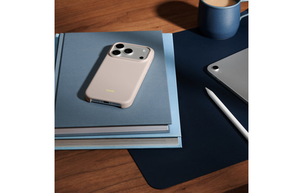 Apple Beats iPhone 17 Pro Case with MagSafe & Camera Control – Lime Stone