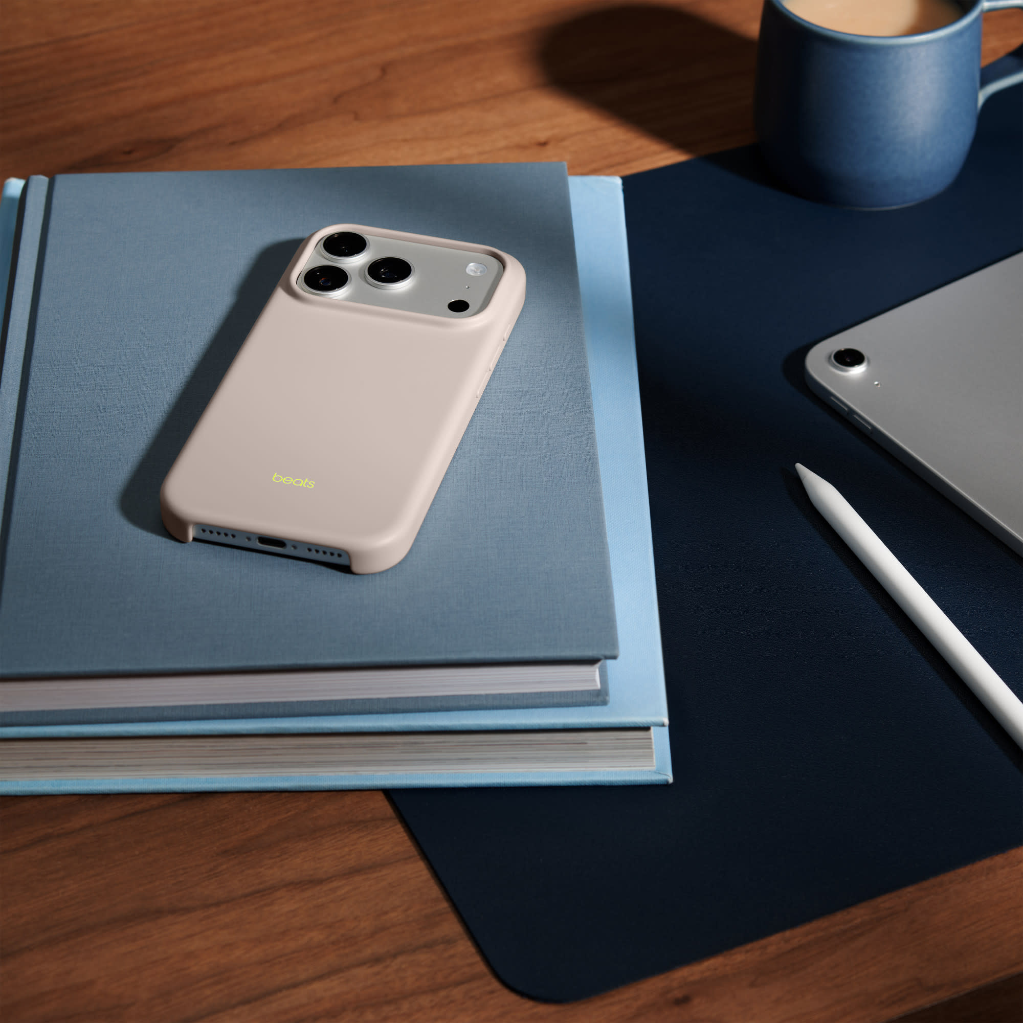 Apple Beats iPhone 17 Pro Case with MagSafe & Camera Control – Lime Stone