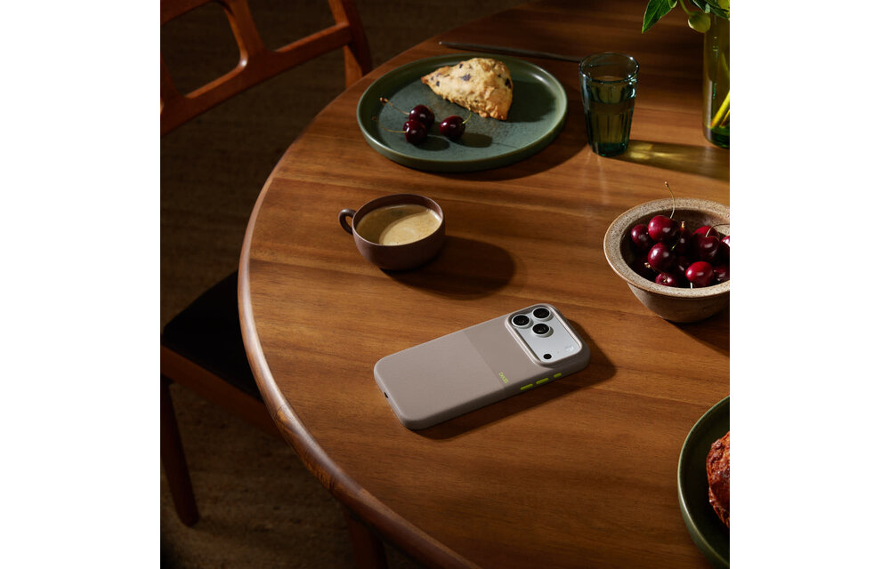 Apple Beats iPhone 17 Pro Rugged Case with MagSafe & Camera Control – Alpine Gray