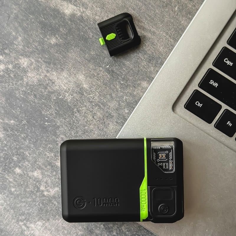 Goui Sigo 10 Plus With Apple Find my G-Tag PD Power Bank 10,000mah - Black