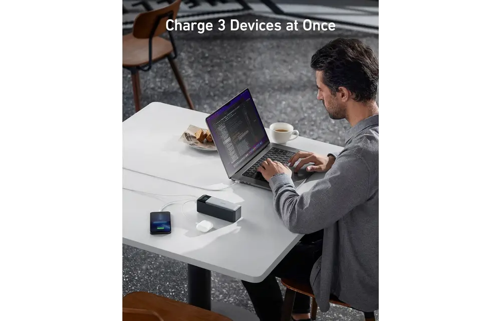 Anker 737 Laptop Power Bank PowerCore 24K, 140W 2x-USB-C 1x-USB With Smart Digital Display 24,000mAh - Black