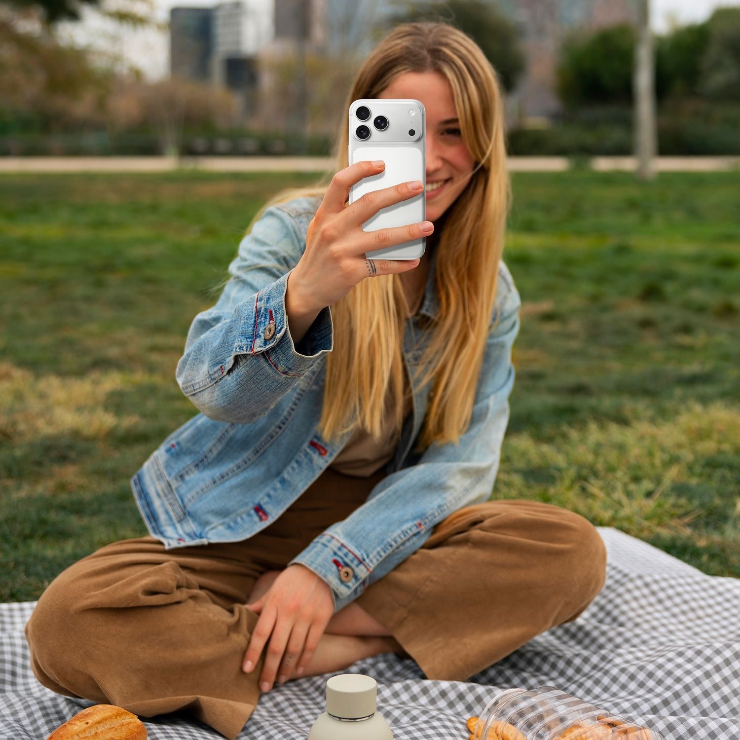 Levelo Trio Pro 2 in 1 Detachable Camera Lens Protector for iPhone 17 Pro - Silver