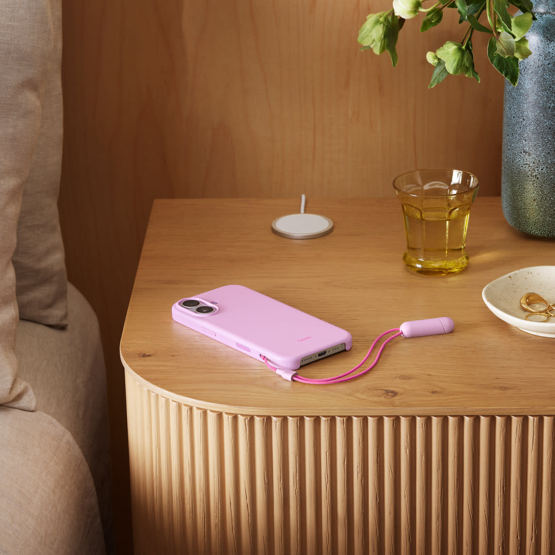 Beats Kickstand Case With MagSafe & Camera Control For Iphone 17 - Pink