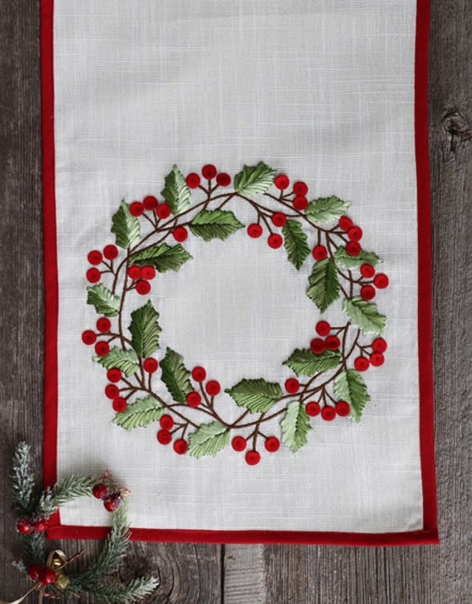 Harman Harman Embroidered Wreath Table Runner