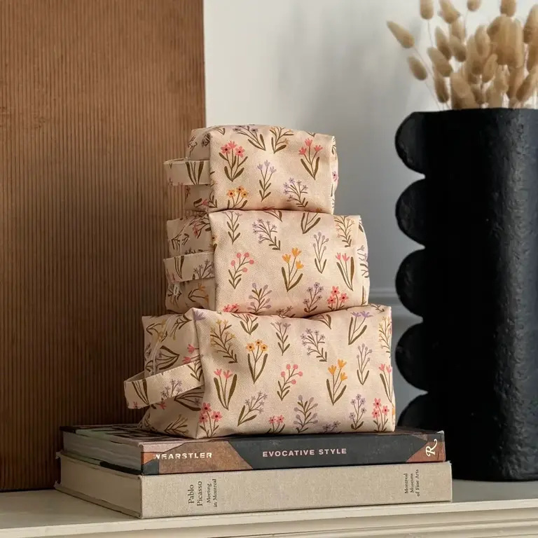 Freon Collective Freon Collective Makeup Bag - Cream Bouquet - Medium