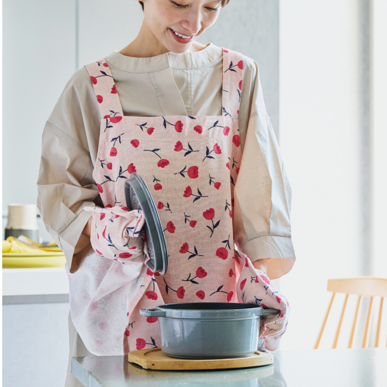 R-Co Japan R-Co Cotton Cross Back Apron - Pink Floral