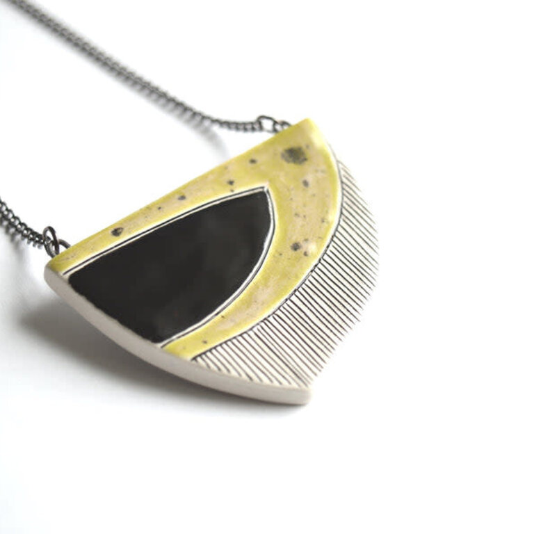 Isla Clay Isla - Long Pendant Necklace - Olive Green