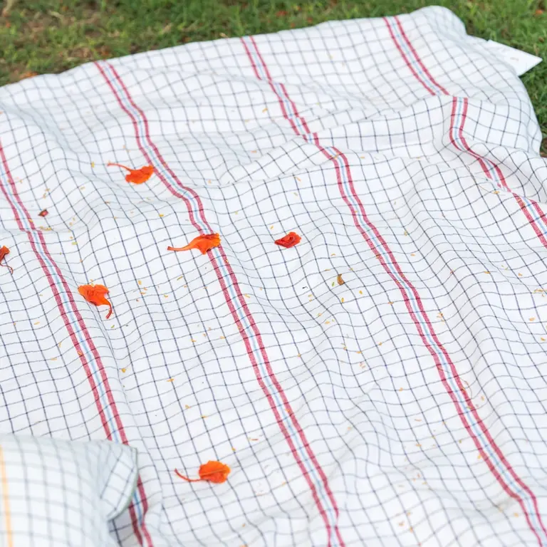 Live Linen Live Linen Harmony Tablecloth - Red 250 x 140 cm