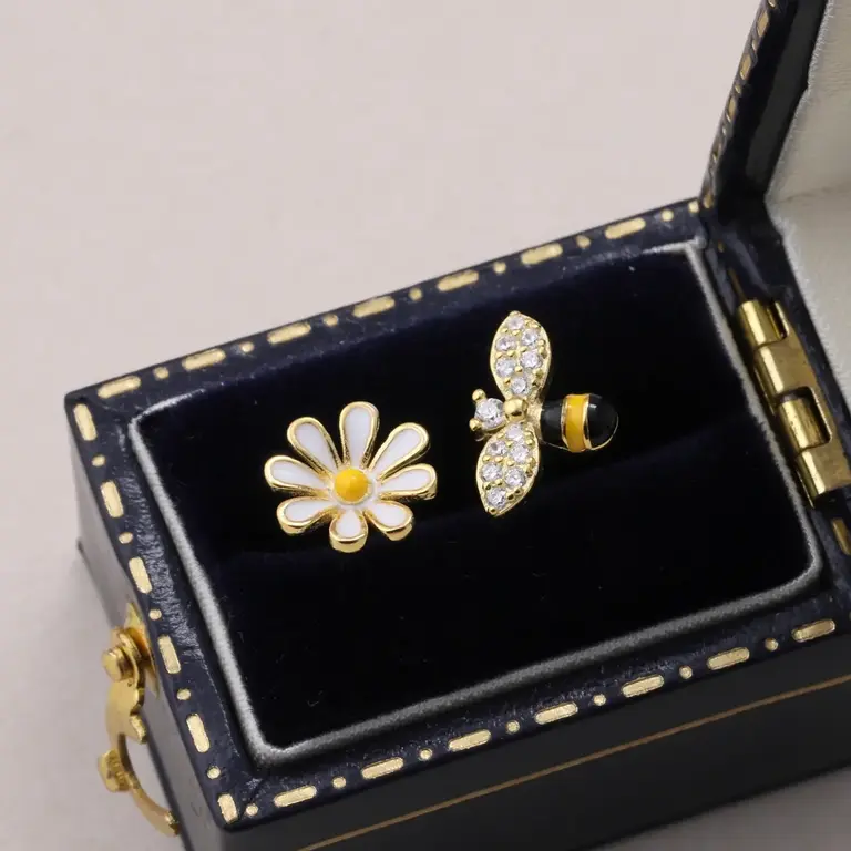Attic Attic Friendship Bee Flower Jewel Studs Gold