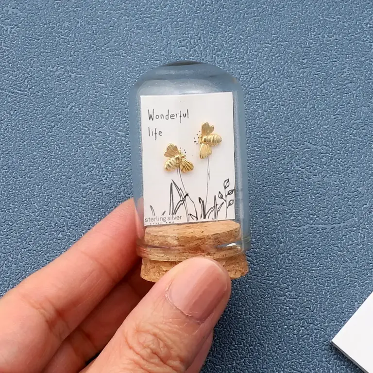 Attic Attic Wonderful Life Bee Studs Gold