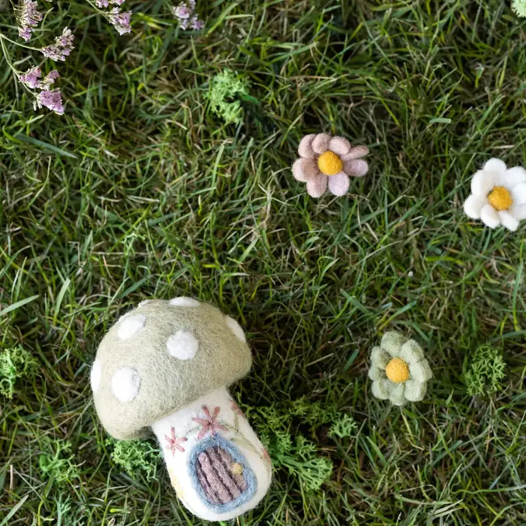 EGS EGS Mushroom House w. Embroidery (Sm)