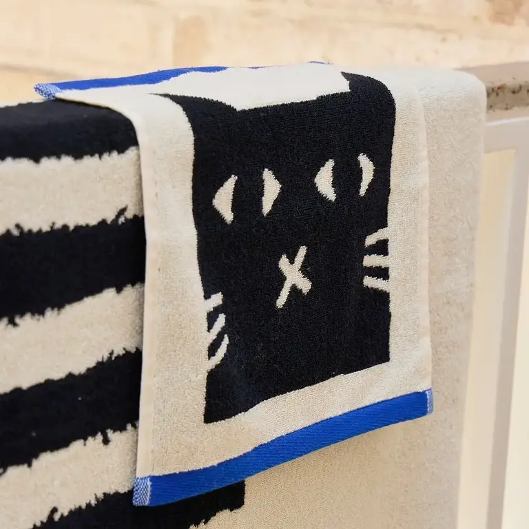 Donna Wilson Donna Wilson Lazy Cat Face Cloth