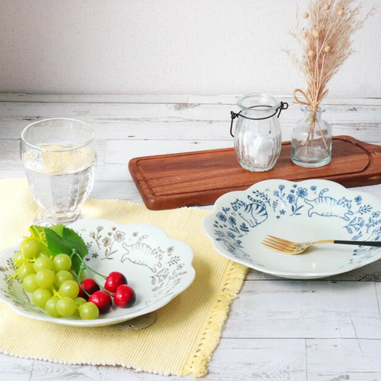 Fika Japan Fika Flowers & Cat Plate Navy (Sm)