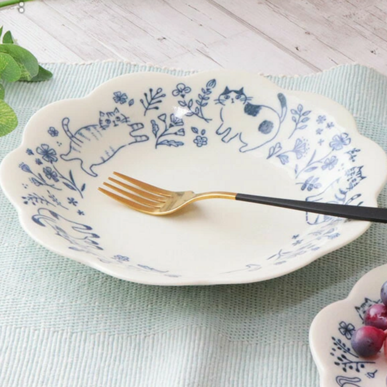 Fika Japan Fika Flowers & Cat Plate Navy (Sm)