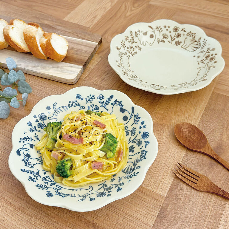 Fika Japan Fika Flowers & Cat Plate Navy (Lg)
