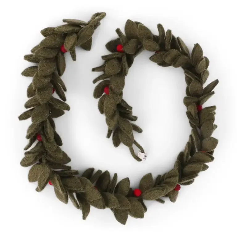 EGS EGS Fair Trade Felt Garland w Red Berries 100cm
