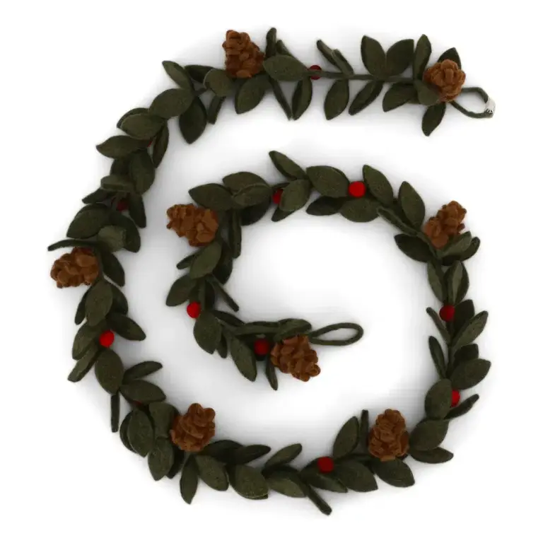 EGS EGS Fair Trade Felt Garland w Red Berries + Cones 130cm
