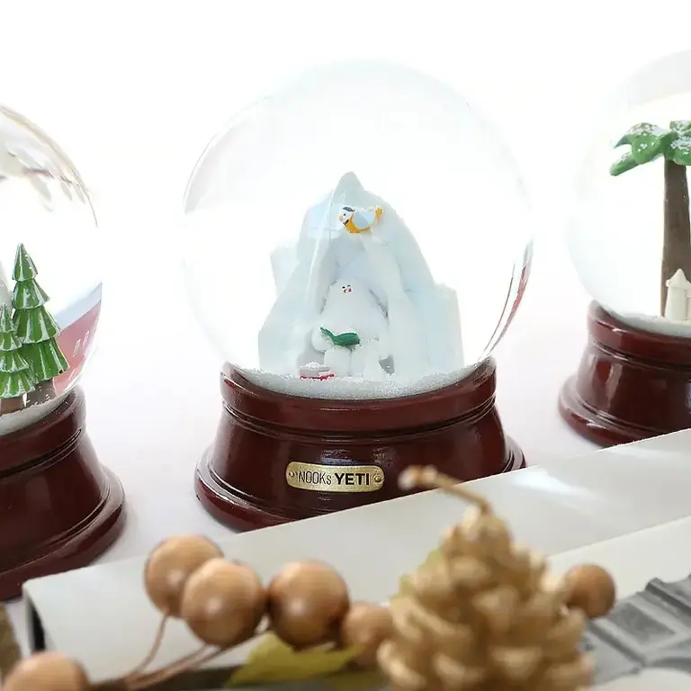 Creative Co Creative Co Yeti Snowglobe v 2 Iceberg