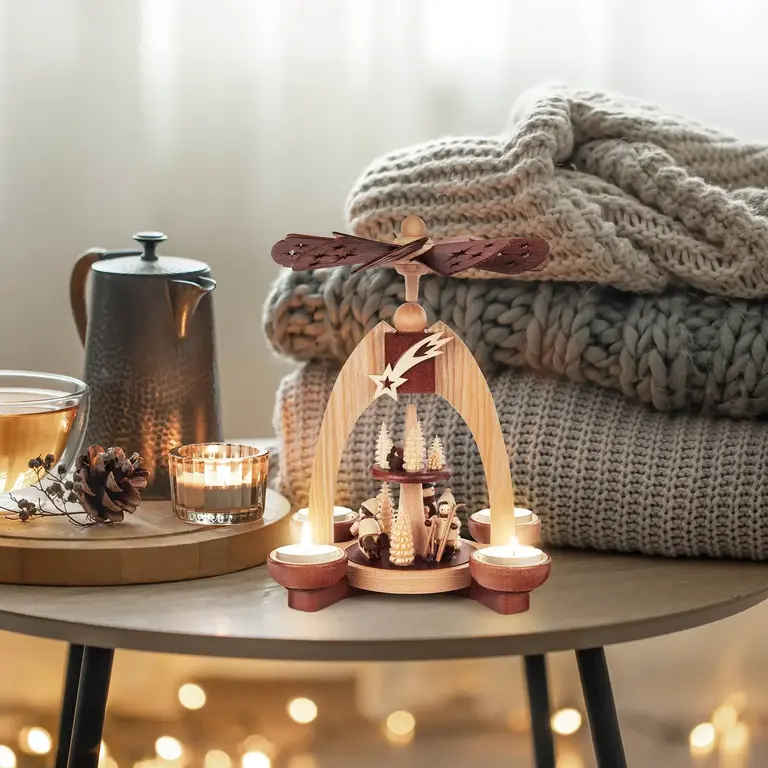 DS German Pyramid Winter Children 2 Tier Tealight