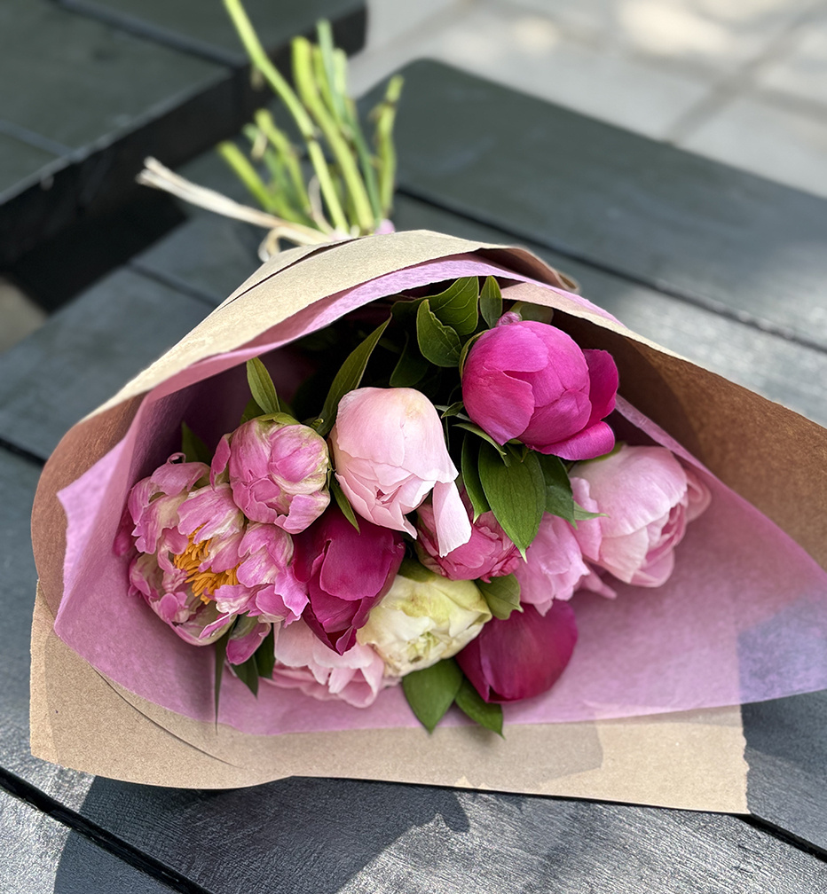 Offrir local cet été à Montréal : fleurs, produits québécois et idées cadeaux pour toutes les occasions