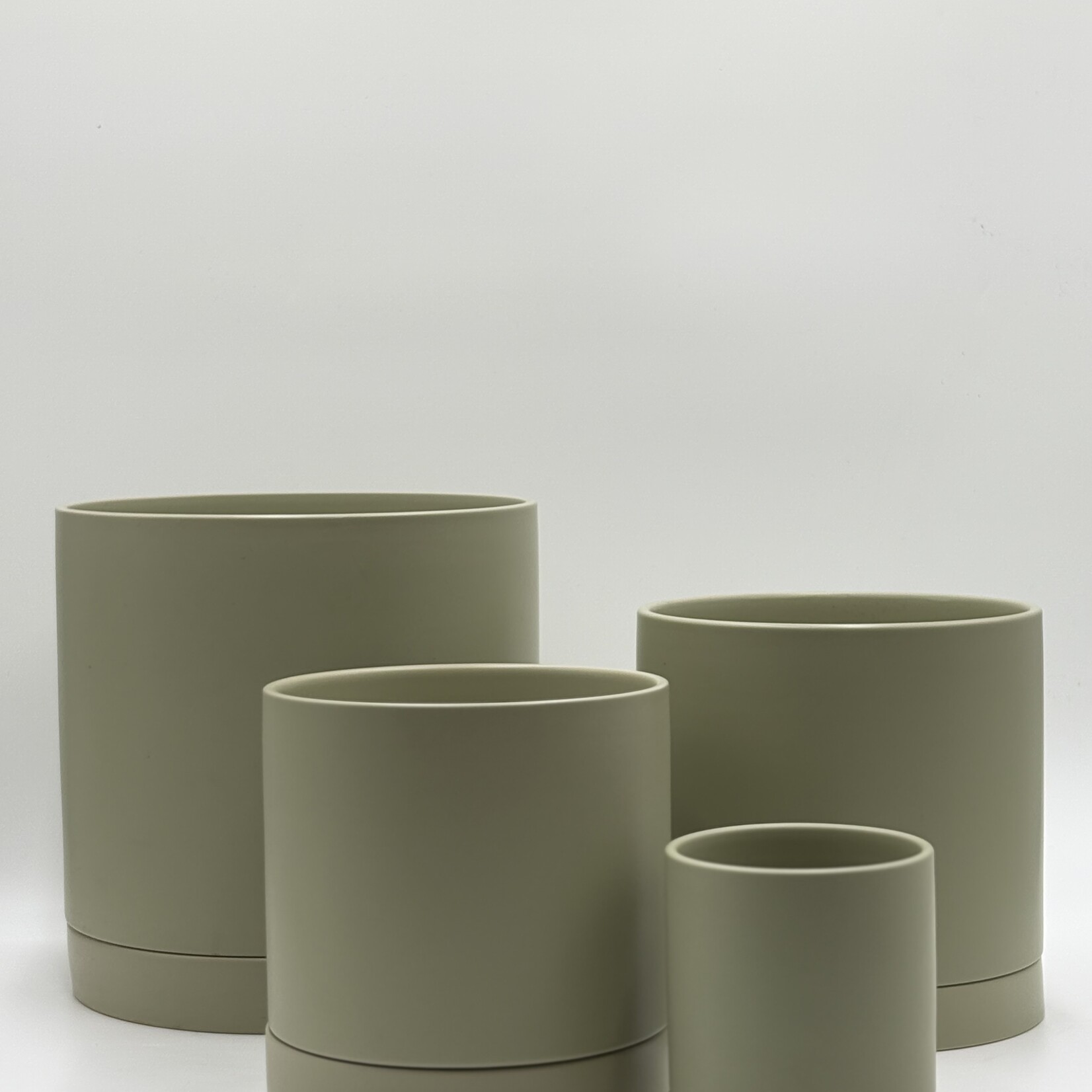 John G. Hofland Ltd. Pot Romey en céramique avec soucoupe