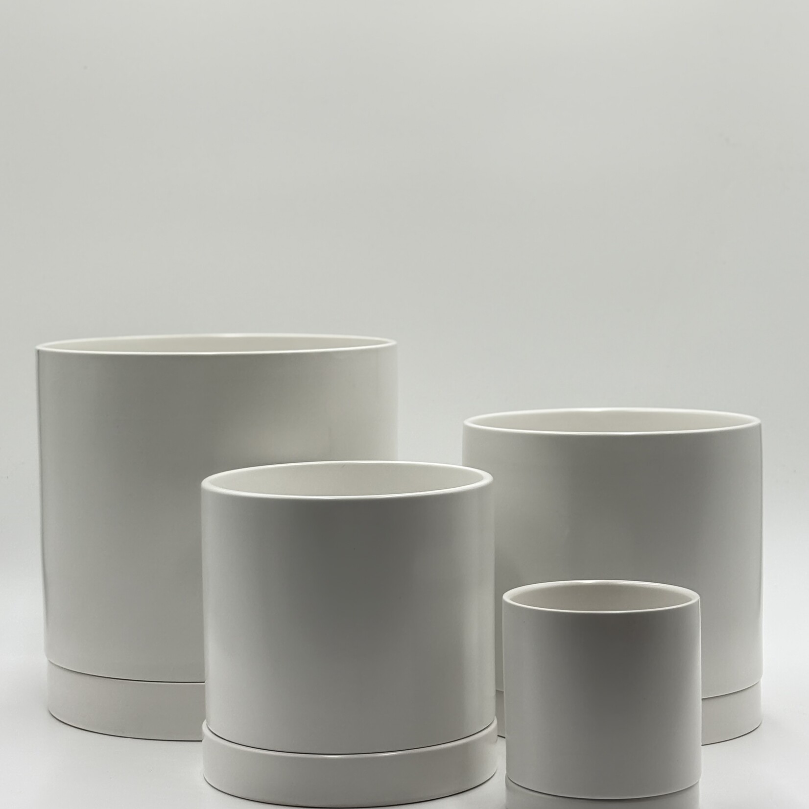 John G. Hofland Ltd. Pot Romey en céramique avec soucoupe