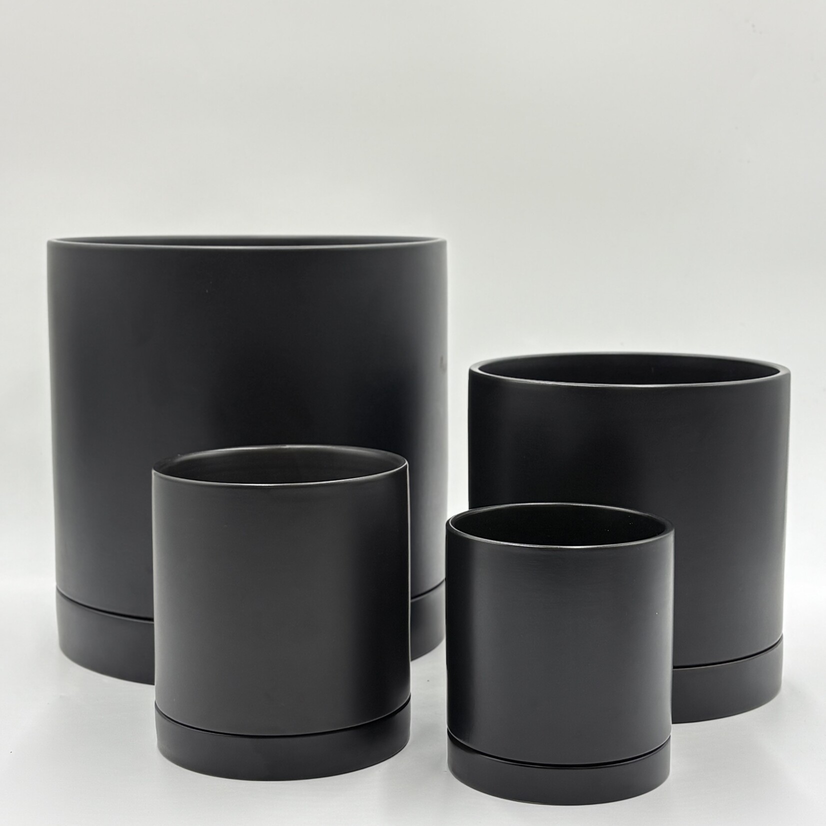 John G. Hofland Ltd. Pot Romey en céramique avec soucoupe