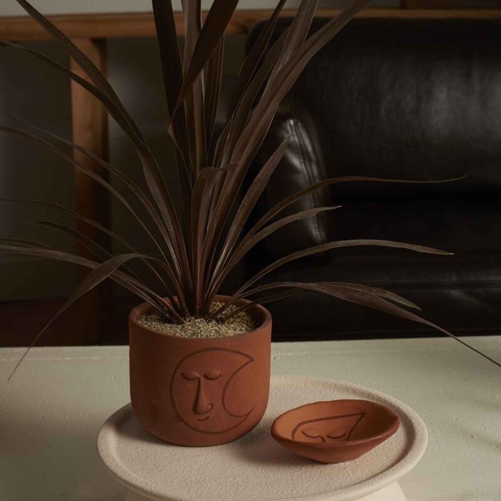 John G. Hofland Ltd. Piédestal Tierra