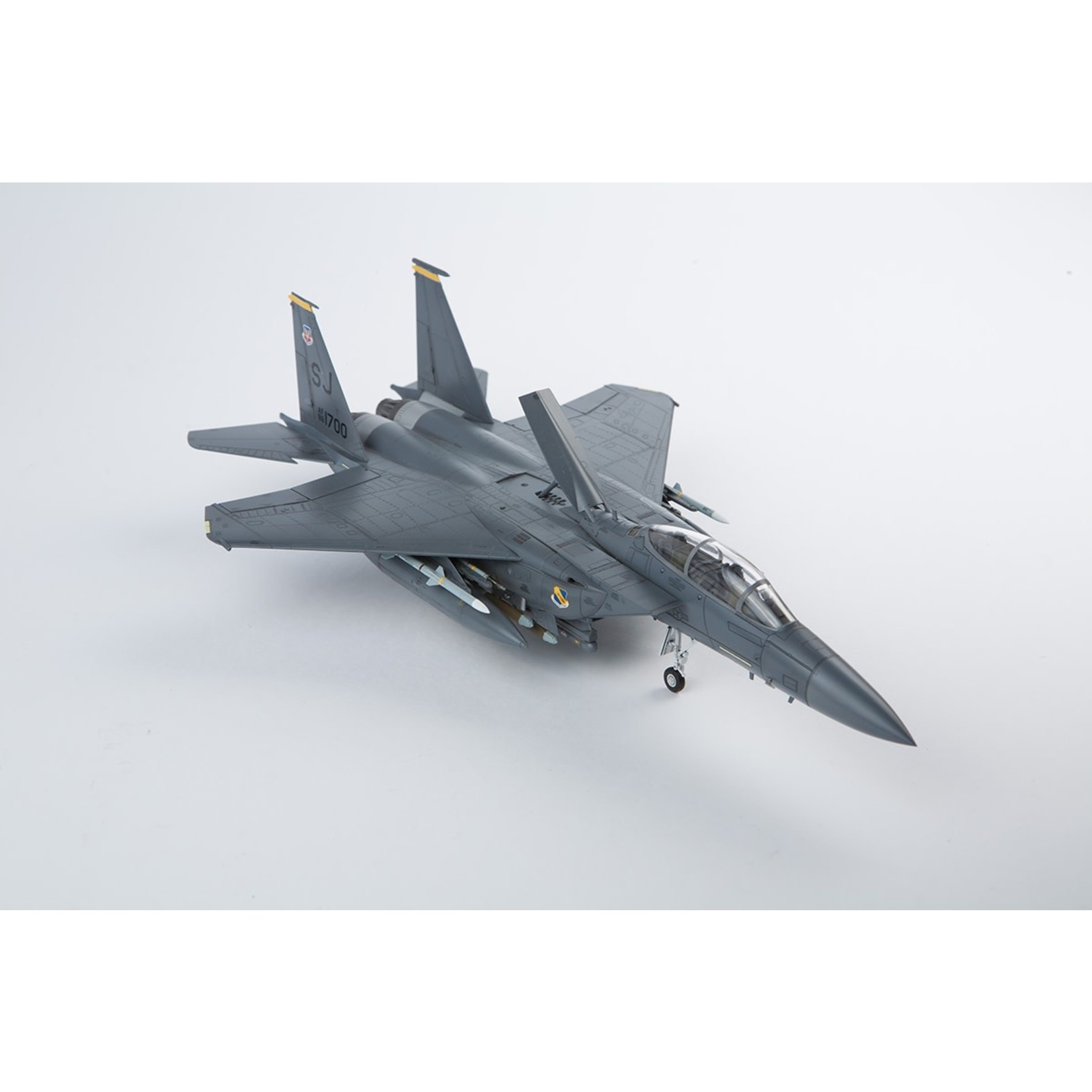 Academy ACA12550 USAF F-15E 33rd Fighter Squadron (1/72)