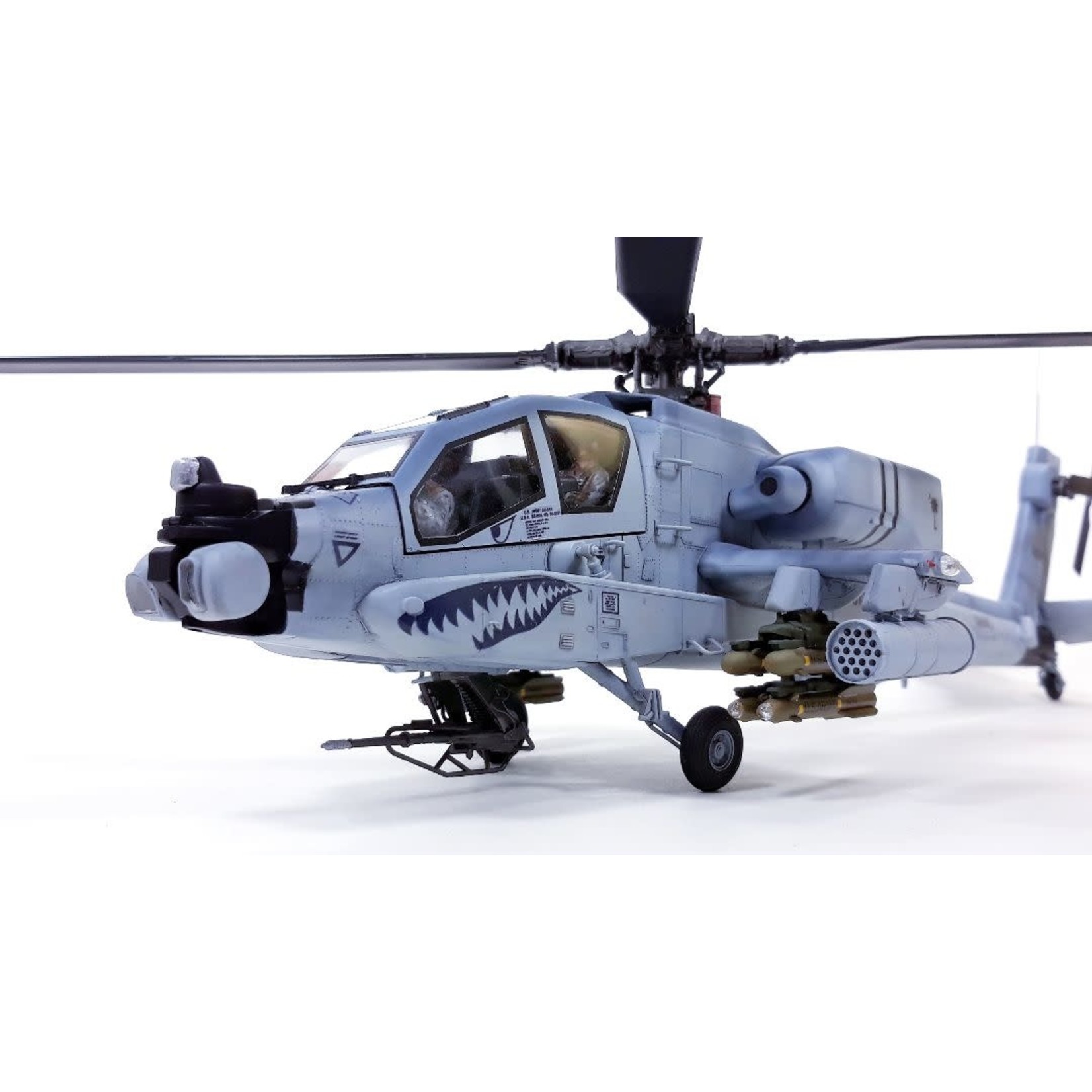 Academy ACA12129 AH-64A ANG South Carolina (1/35)