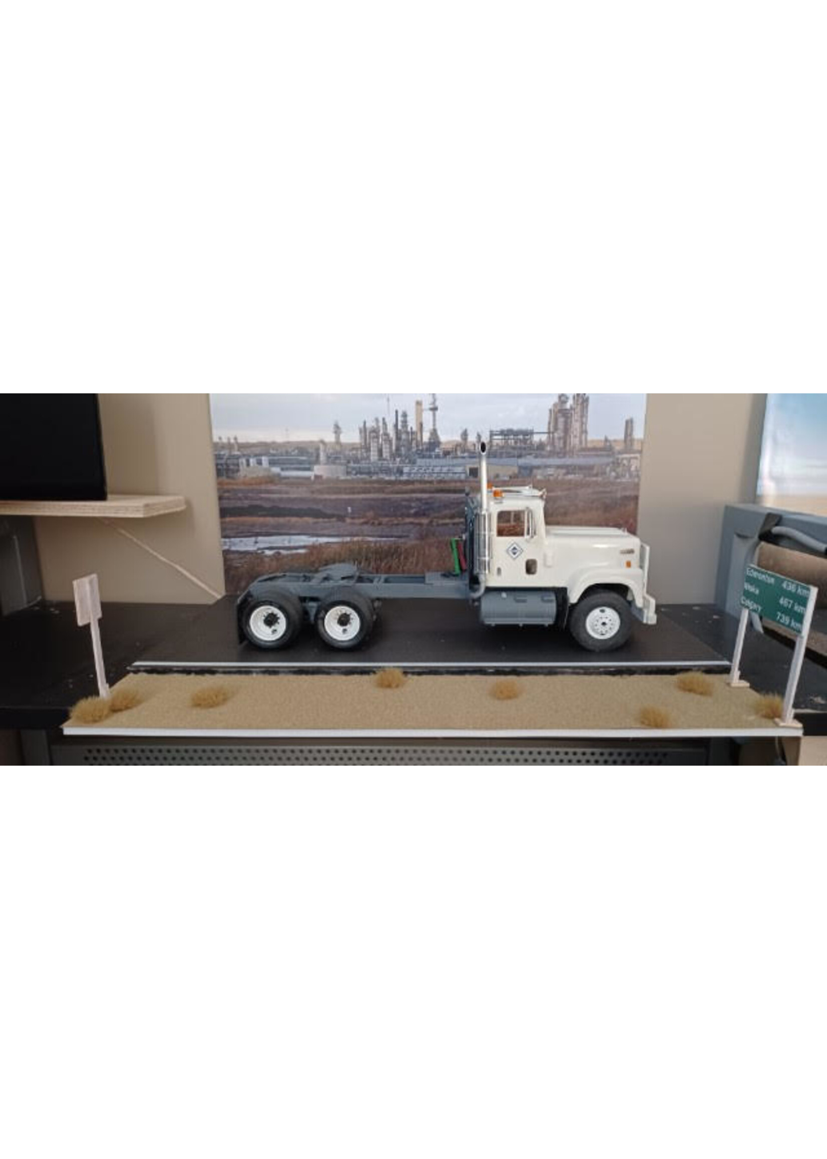 IHC 4300 Truck - by Rob Berreth