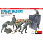 MiniArt MIN35366 German Soldiers with Fuel Drums (1/35)