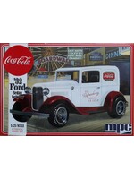 MPC MPC902 1932 Ford Sedan Delivery Coca-Cola (1/25)