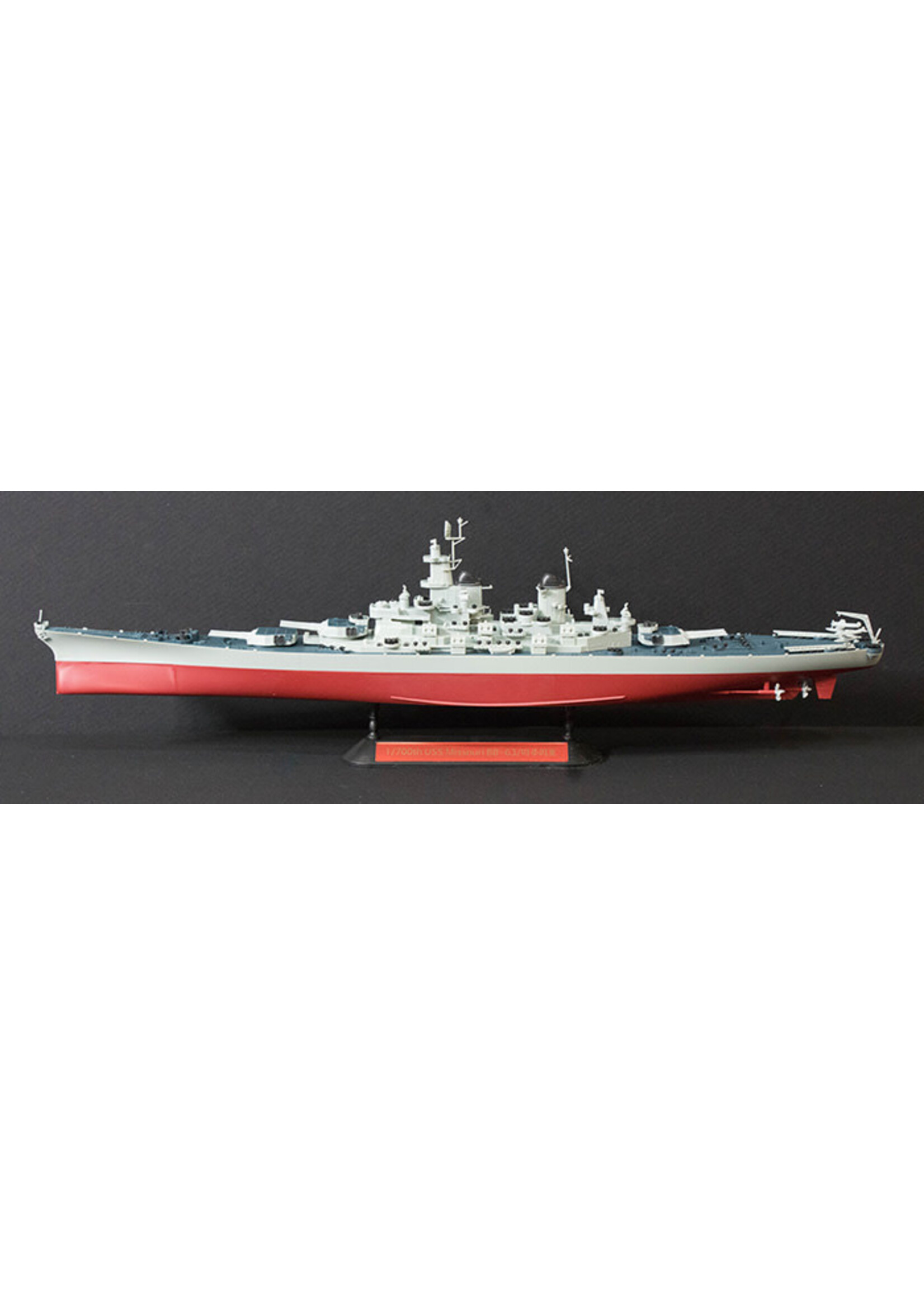 Academy ***ACA14222 USS Missouri BB-63 MCP (1/700)