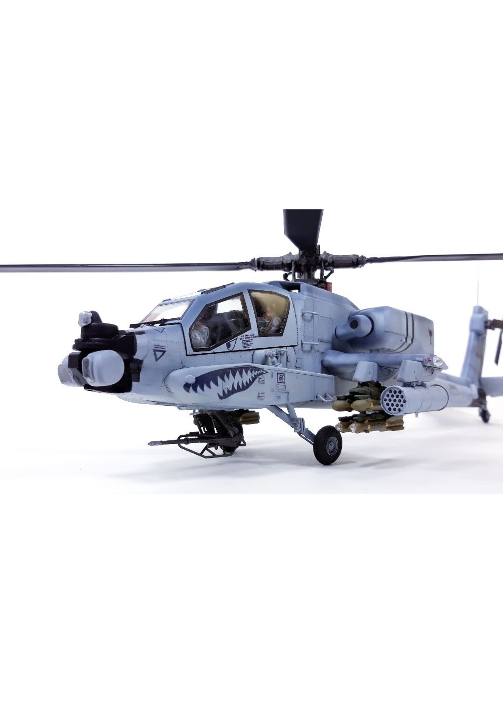 Academy ACA12129 AH-64A ANG South Carolina (1/35)
